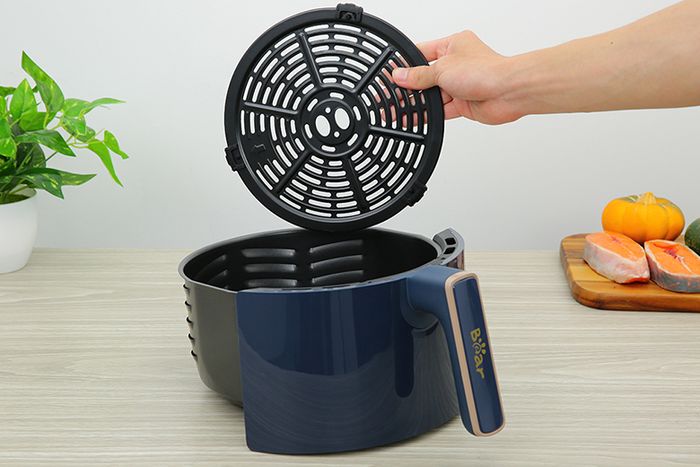 Nồi chiên không dầu Bear QZG-A15T2 4.5 lít - Vỉ tách dầu