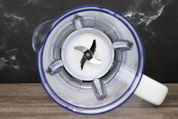 Lưỡi dao 2 cối là 3 lưỡi, 6 cánh sắc bén bằng thép không gỉ bền bỉ - Máy xay sinh tố Toshiba BL-70PR1NV