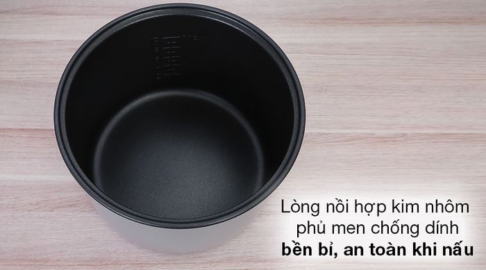 Nồi cơm nắp gài 1.8 lít Electrolux E4RC1-320P - Lòng nồi 2 lớp chất liệu hợp kim nhôm phủ men chống dính bền bỉ, an toàn cho sức khỏe