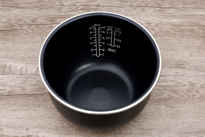 Nồi cơm điện cao tần Kangaroo 1.8 lít KG18RIH2 - Lòng nồi