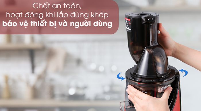 Hoạt động an toàn - Máy ép chậm Kuvings EVO820 đỏ