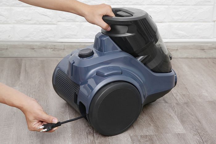 Dây điện dài - Máy hút bụi Electrolux EC41-2DB 2000W