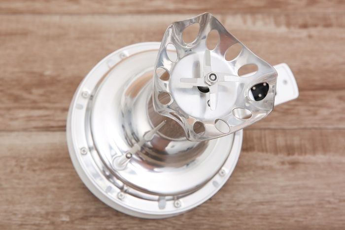 Công suất 1000 W, lưỡi dao và cán dao làm bằng chất liệu inox 304 sắc bén - Máy làm sữa đậu nành Bluestone SMB-7329 1.3 lít