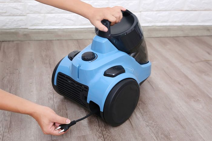 Dây điện dài - Máy hút bụi Electrolux EC31-2BB 1800W