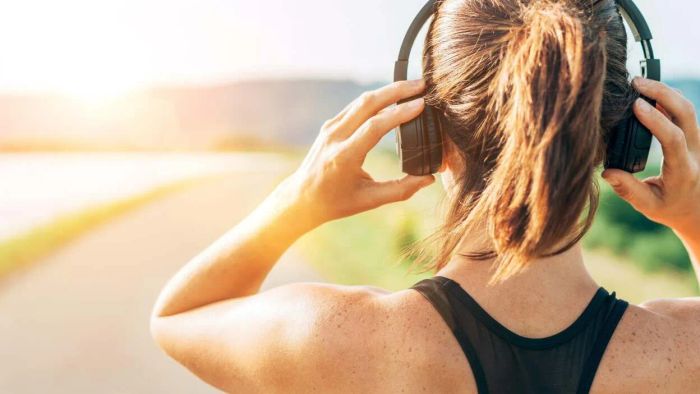 13 Fitness Podcasts to Spark Your Motivation and Get You Moving