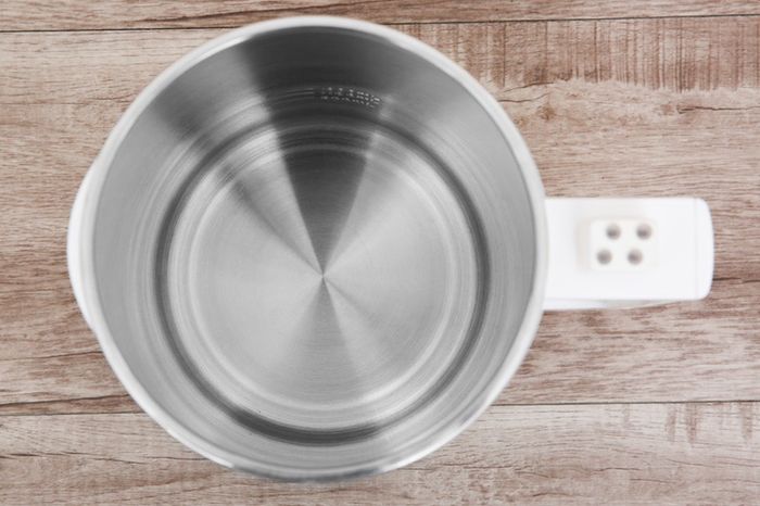 Thân bình dày 2 lớp với vỏ ngoài bằng nhựa tốt, ruột bình bằng inox 304 độ bền cao - Máy làm sữa đậu nành Bluestone SMB-7329 1.3 lít