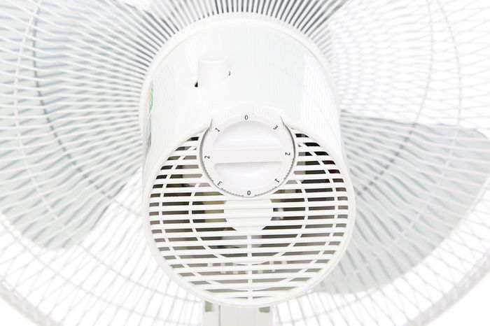Hoạt động êm - Quạt đứng Midea FS40-18C