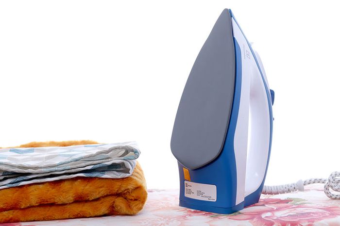 Bàn ủi khô Electrolux EDI2004