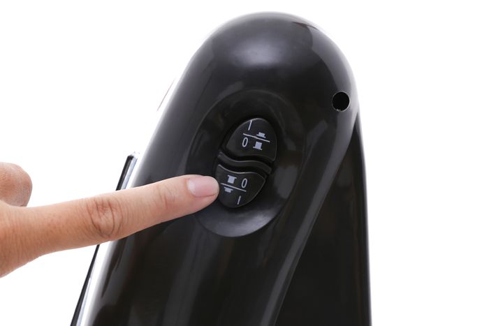 Quạt có 2 chế độ điều chỉnh công suất phù hợp với nhiều mục đích sử dụng - Quạt sưởi hồng ngoại Sunhouse SHD7013-KG 800 W