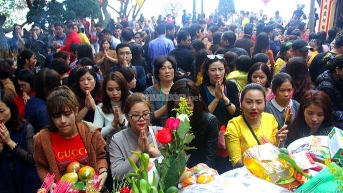 Bài văn khấn chung dành cho Phủ Tây Hồ.