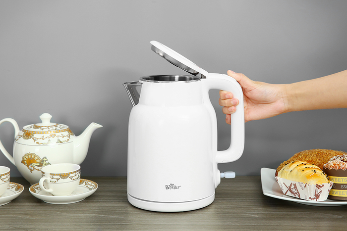 Bình đun siêu tốc Bear 1.5 lít BEK-E153W2 - Nút nhấn mở nắp