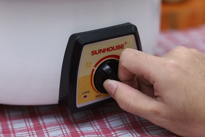 Nồi lẩu điện Sunhouse SHD 4521 3 lít