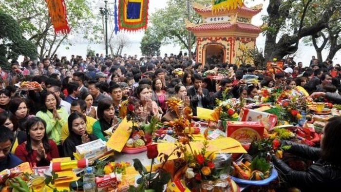 Văn khấn dành cho Ban Công Đồng tại Phủ Tây Hồ.