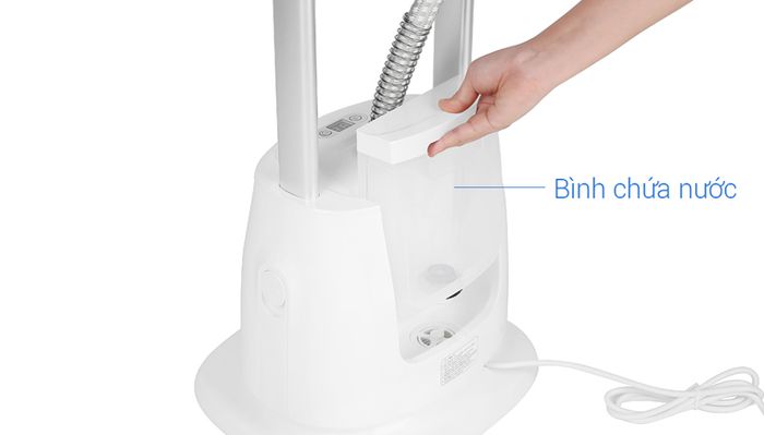 Dung tích bình nước lớn 1350ml - Bàn ủi hơi nước đứng Kangaroo KG-75B8