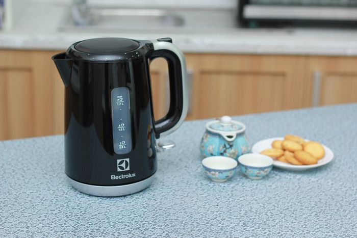 Bình đun có kiểu dáng hiện đại, trang trí cho gian bếp gia đình