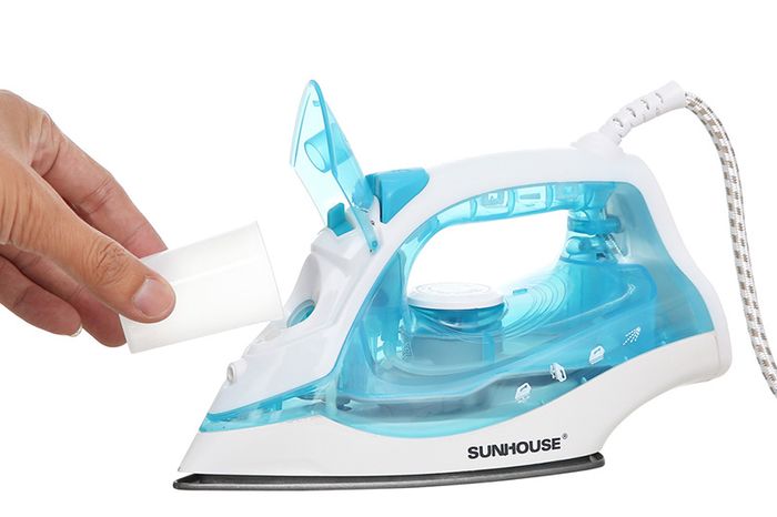 Bình nước tiện dụng - Bàn ủi hơi nước Sunhouse SHD2065