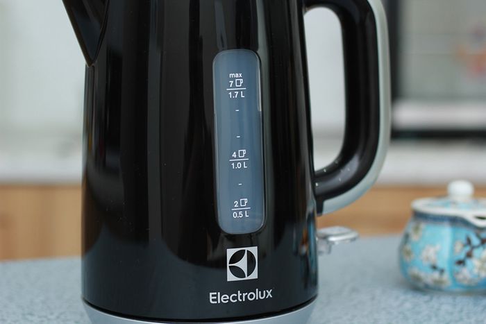 Cửa sổ hiển thị mực nước trang bị 2 bên thân ấm