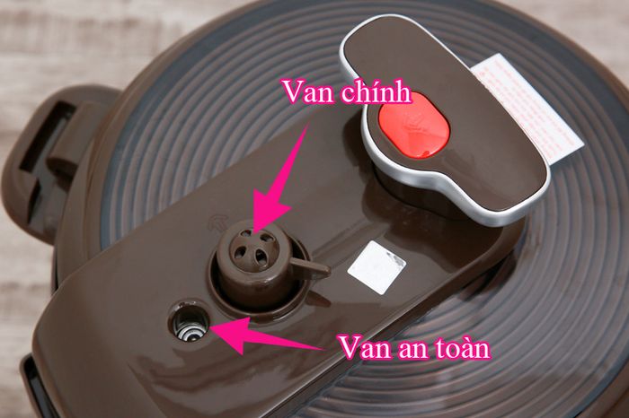 2 van xả an toàn - Nồi áp suất điện Bluestone PCB-5629