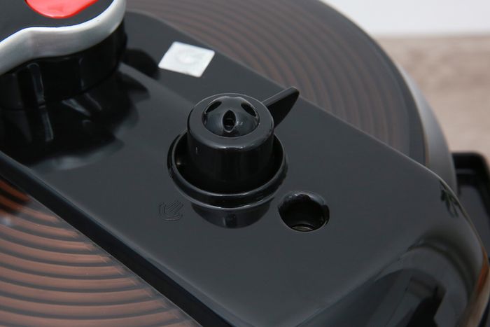 Nồi trang bị nút xả áp nhanh, có van xả áp tự động - Nồi áp suất điện Bluestone PCB-5753 5 lít