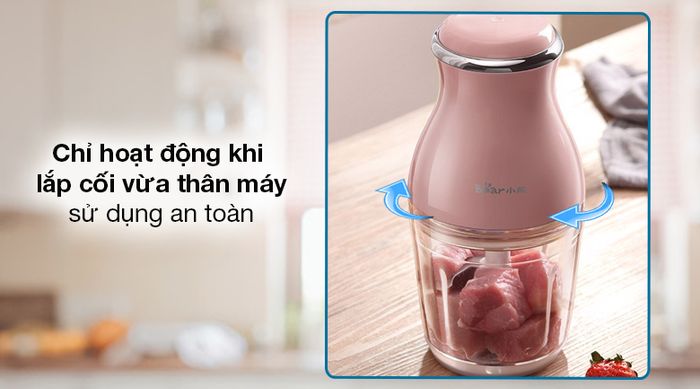 Máy xay thịt đa năng Bear QSJ-B02U2 - Sử dụng an toàn với tính năng chỉ hoạt động khi lắp cối vừa thân máy