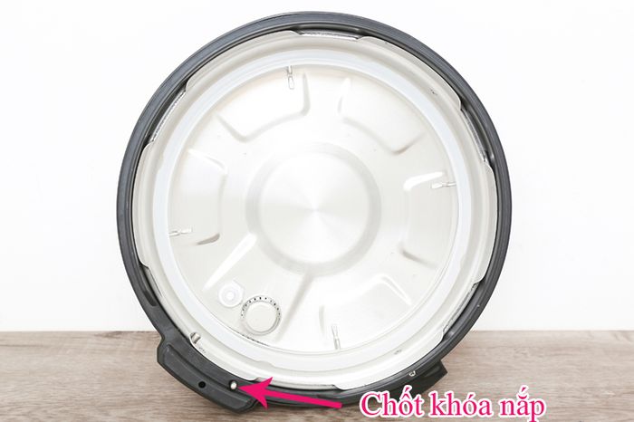 Có khóa nắp - Nồi áp suất Kangaroo KG6P2 6 lít