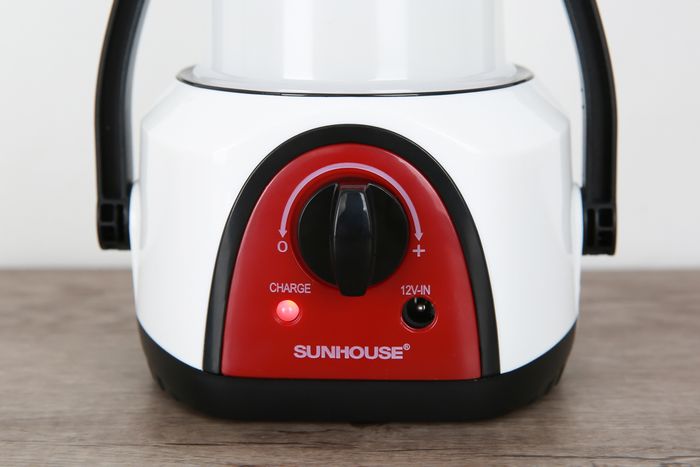 Có nút vặn điều chỉnh độ sáng đơn giản - Đèn sạc Sunhouse SHE-6848LA
