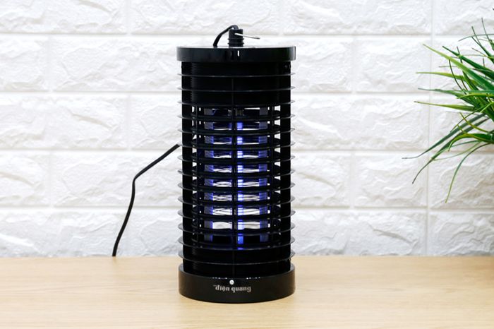 Kiểu dáng đẹp - Đèn bắt muỗi ĐQ EML02 BL