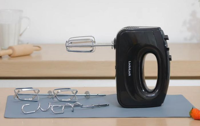 Máy đánh trứng LocknLock EJM501DGRY - Vỏ máy bằng nhựa ABS, que đánh bằng thép A3 mạ Chrome