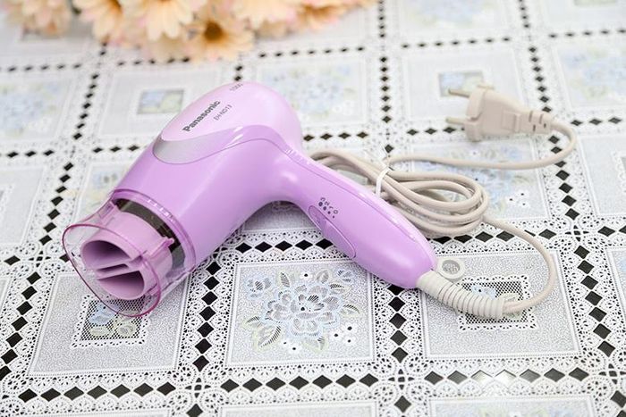 Máy nhỏ gọn, xinh xắn với màu tím chủ đạo sang trọng