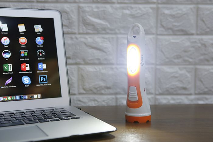 Dùng đa chức năng - Đèn pin Comet CRT453
