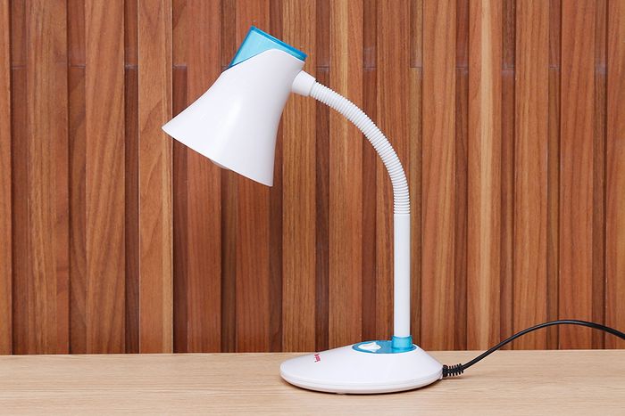 Thiết kế kiểu để bàn, màu sắc sáng sủa, trẻ trung - Đèn bàn học Điện Quang ĐQ DKL15