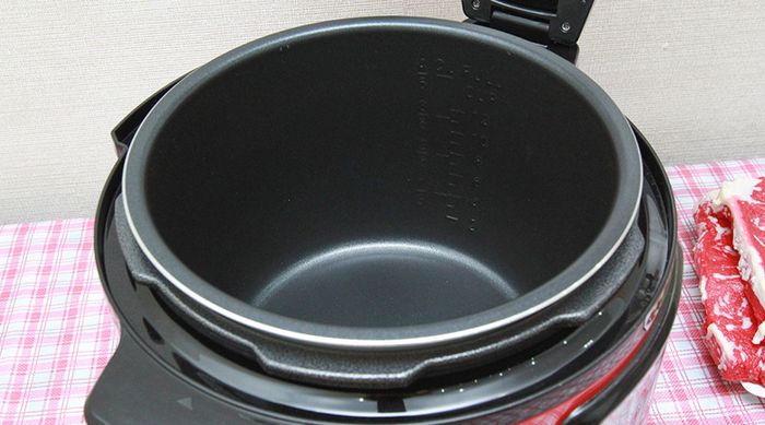 Nồi áp suất điện Sunhouse SHD 1767 6.0 lít - Lòng nồi