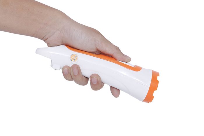 Dễ dùng - Đèn pin Comet CRT453
