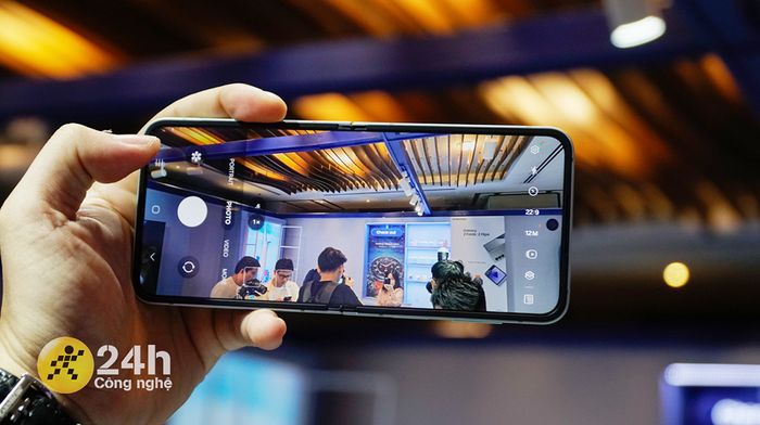 Samsung Galaxy Z Flip6 - Chụp hình
