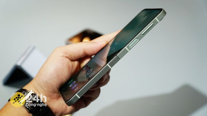 Samsung Galaxy Z Flip6 - Thiết kế