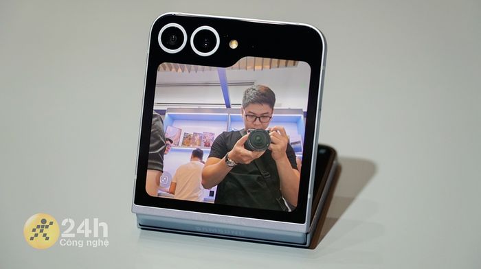 Samsung Galaxy Z Flip6 - Flex Cam
