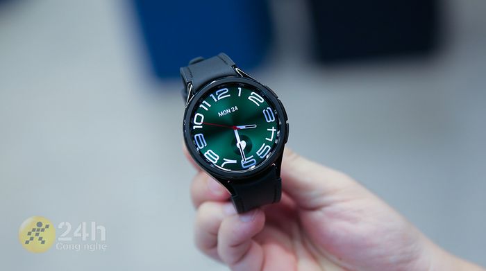 Samsung Galaxy Watch6 Classic LTE 43mm - Màn hình sắc nét
