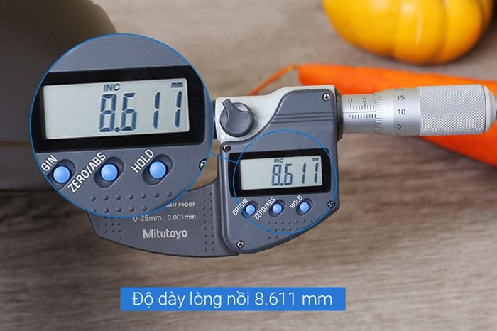 Chất liệu sứ chất lượng cao, dày tới 8.611 mm - Nồi đất 1.1L DongHwa CS005 Chiếc lá