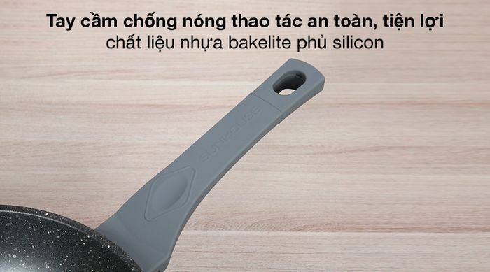 Tay cầm chống bỏng - Chảo nhôm sâu chống dính đáy từ 26cm Sunhouse SBDS26MP