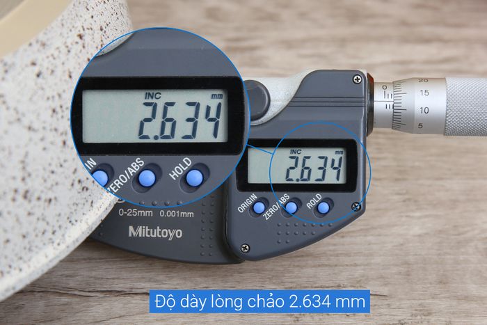 Với độ dày 2.634 mm, chảo cứng chắc - Chảo chống dính đáy từ Supor 26 cm F23A26IH