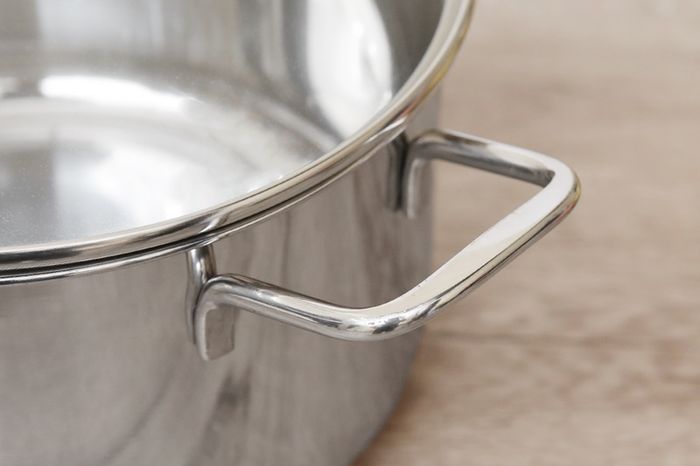 Quai nồi được hàn chặt vào thân nồi - Nồi inox 3 đáy 24 cm Fivestar FSN 24IN1