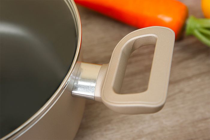 Tay cầm bọc nhựa chống nóng an toàn sử dụng - Nồi nhôm chống dính đáy từ 24 cm Tefal H9104614