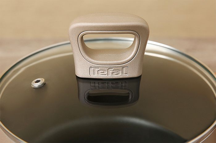 Nắp nồi trong suốt tiện quan sát thức ăn khi nấu - Nồi nhôm chống dính đáy từ 24 cm Tefal H9104614