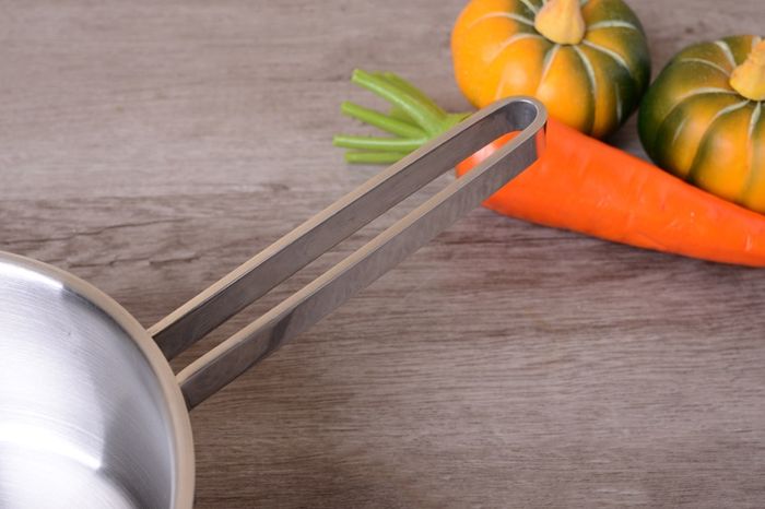 Tay cầm lắp cứng vào thân quánh - Quánh inox 3 đáy 16 cm HappyCook Q16 MLGP - KG