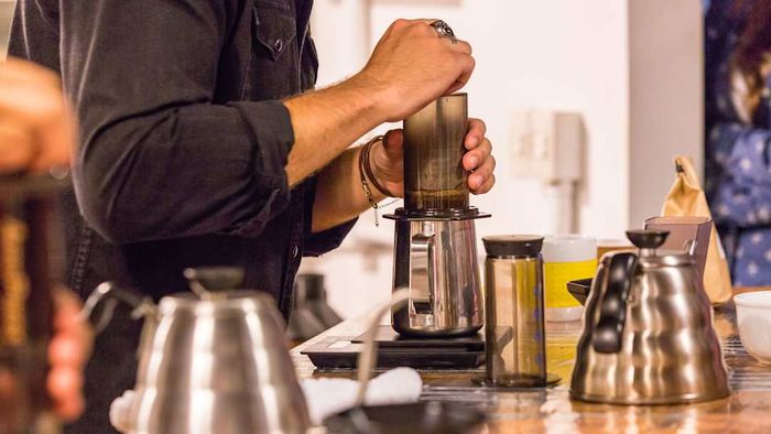 An AeroPress is shown in the image
