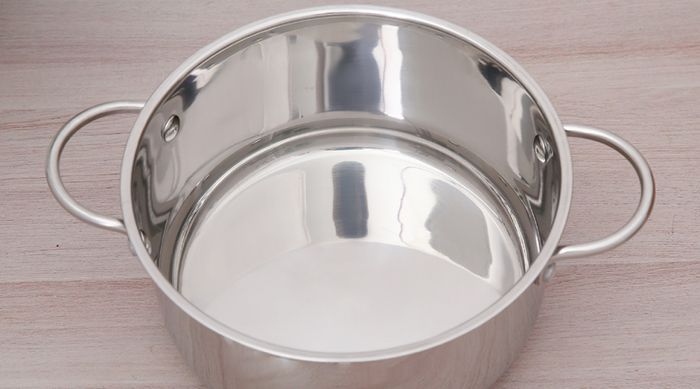 Thành nồi làm bằng inox 201 - Nồi inox 3 đáy nắp inox 20cm Delites NE013-20