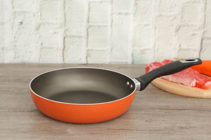 Thiết kế đơn giản, gọn đẹp, đường kính 24 cm - Chảo nhôm chống dính đáy từ DMX CTE 24 cm