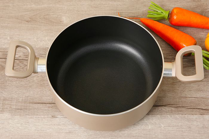 Lớp chống dính an toàn cho sức khoẻ, tiện vệ sinh - Nồi nhôm chống dính đáy từ 24 cm Tefal H9104614