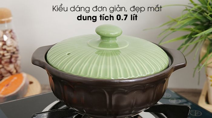 Nồi đất hoa sen nắp sứ 0.7L Dong Hwa 402 - Thiết kế gọn đẹp