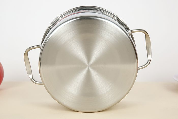 Đáy phẳng tỏa nhiệt đều - Nồi inox nắp inox 16 cm Sunhouse SHG120-16